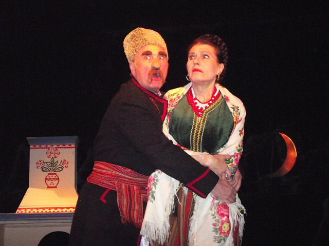 Декорації та костюми до вистави «Різдвяна ніч» О. Мусійчука за М. Гоголем. 1980-і рр. Художник П. Магратій